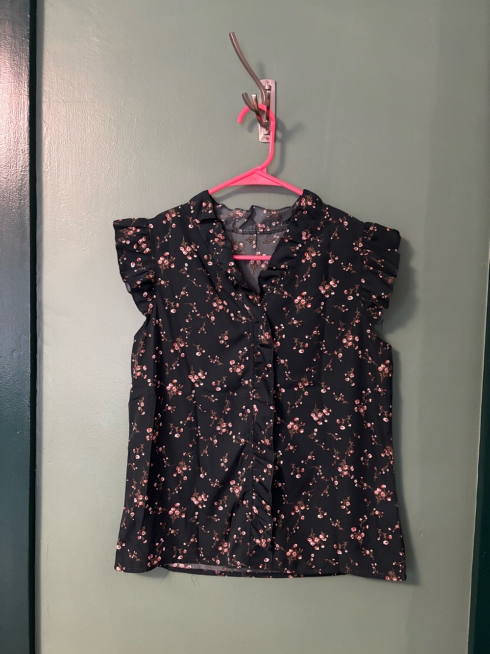 SHEIN Black Floral Ruffle Cap-Sleeve Button Blouse